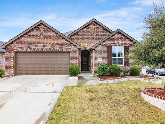 view of front of home featuring a front yard and a garage