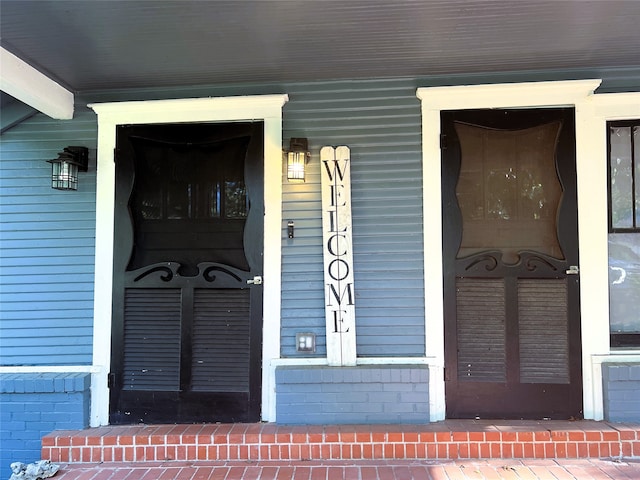 doorway to property featuring covered porch