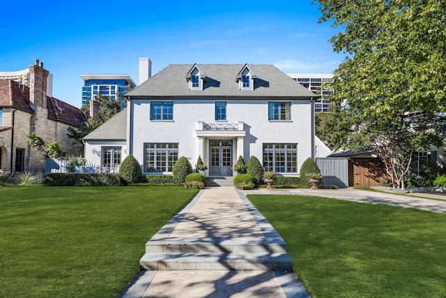 view of front of home featuring a front lawn