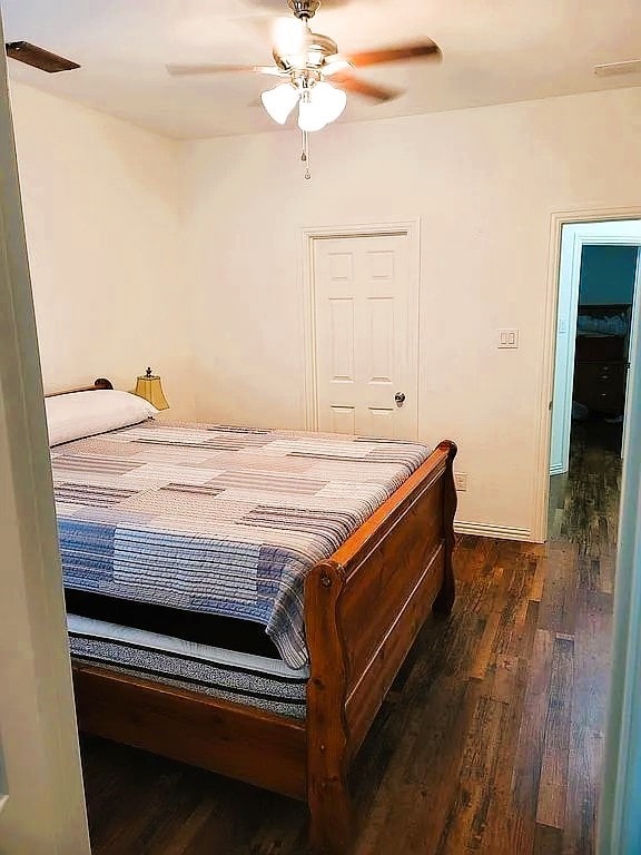 bedroom featuring dark wood-type flooring and ceiling fan