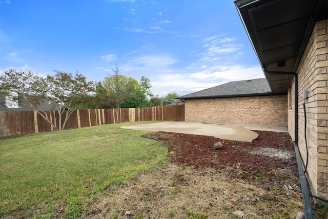 view of yard featuring a patio