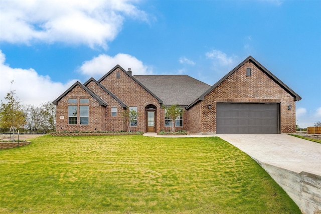 view of front of house featuring a garage and a front yard