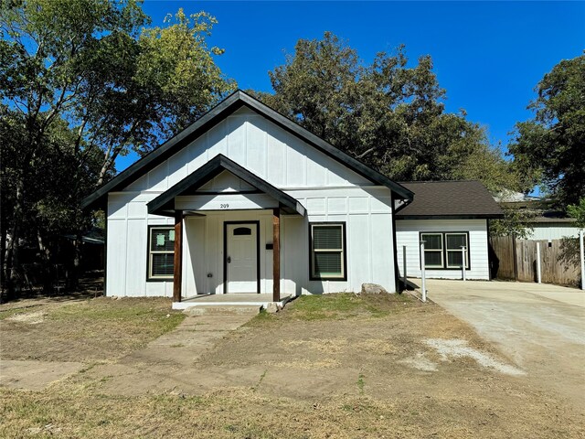 view of front facade