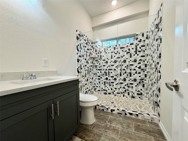 209 Smith St, Hillsboro, TX 76645 - full bathroom featuring tiled shower, vanity, and toilet