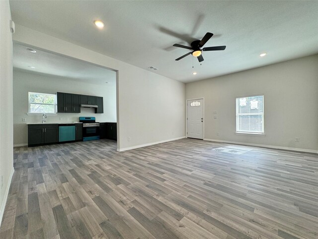 209 Smith St, Hillsboro, TX 76645 - unfurnished living room featuring a sink, light wood finished floors, a ceiling fan, recessed lighting, and baseboards