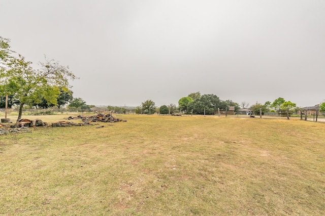 view of yard featuring a rural view