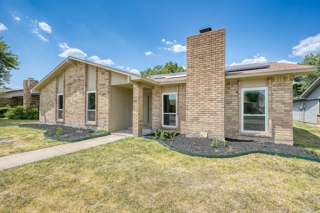 view of front of property with a front yard