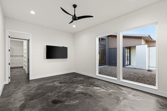 empty room featuring ceiling fan