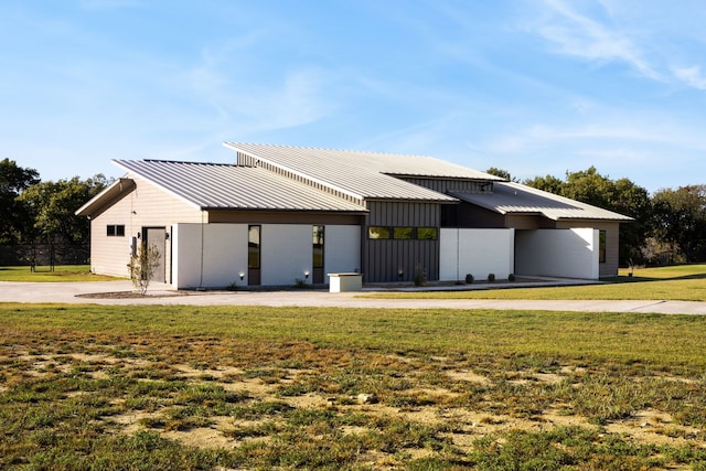 modern inspired farmhouse with a patio and a front lawn