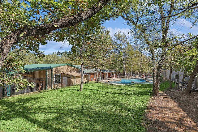 view of yard featuring a fenced in pool