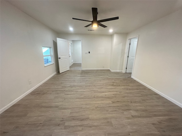 empty room featuring light hardwood / wood-style floors and ceiling fan