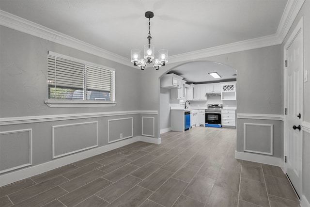 interior space with ornamental molding, dark hardwood / wood-style floors, and an inviting chandelier