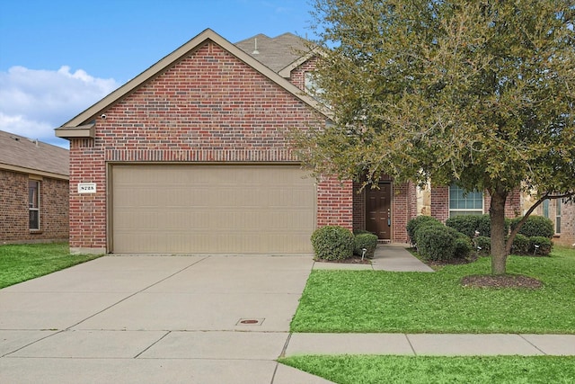 view of front of home featuring a front yard