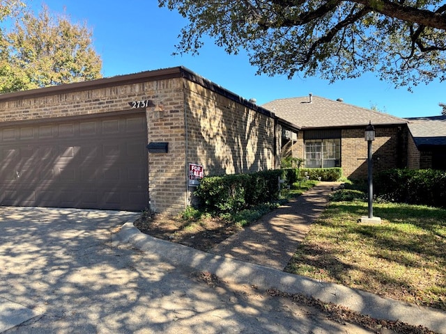 view of front facade with a garage