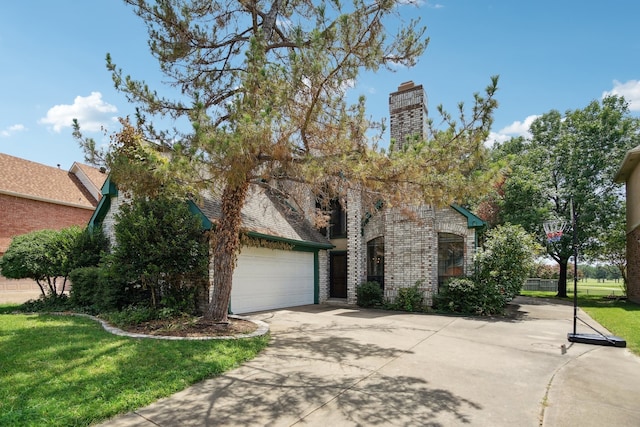 view of front of house featuring a garage and a front yard