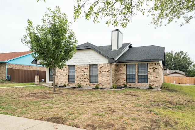 single story home featuring a front yard