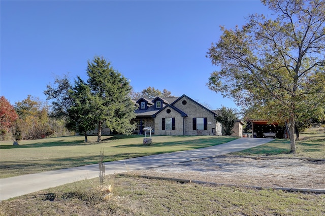 view of front facade with a front yard