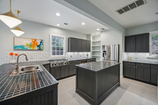 kitchen featuring tasteful backsplash, a center island, sink, and stainless steel appliances