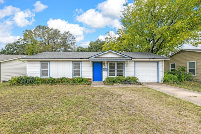 ranch-style home featuring a front lawn and a garage