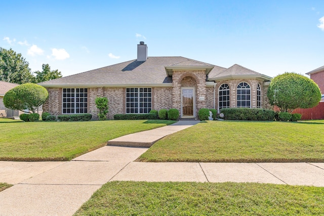 ranch-style house featuring a front lawn