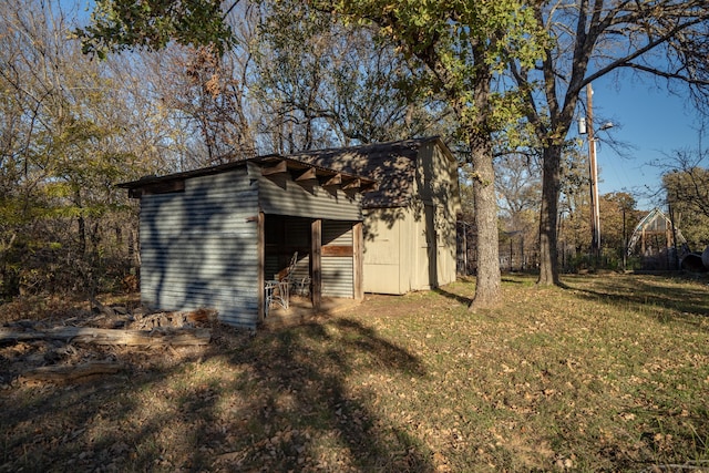 view of outbuilding featuring a yard