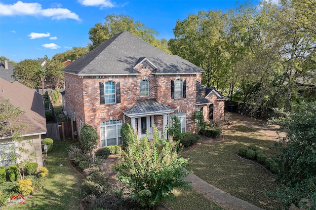 view of front of home with a front lawn