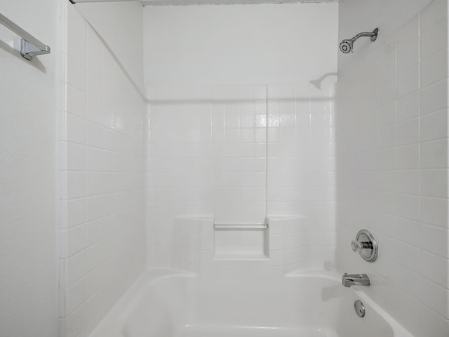 bathroom featuring tiled shower / bath combo