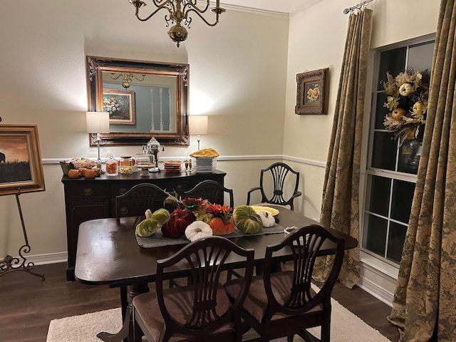 dining space featuring ornamental molding, dark hardwood / wood-style floors, and a chandelier