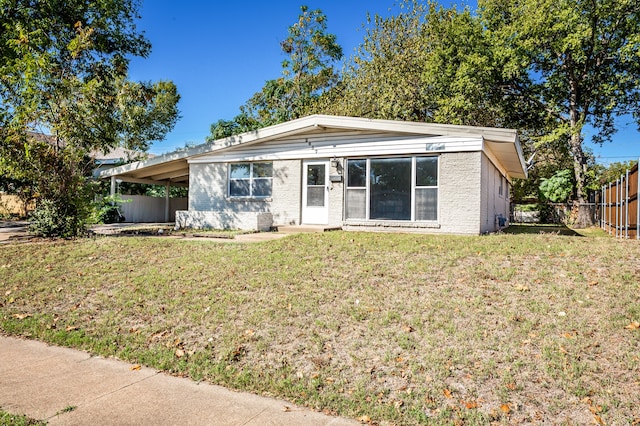 single story home with a front yard