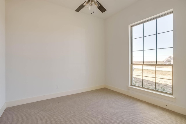 unfurnished room with carpet flooring and ceiling fan