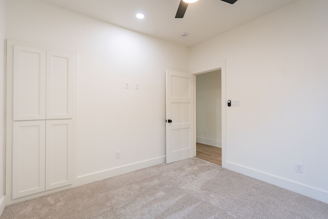 carpeted empty room featuring ceiling fan