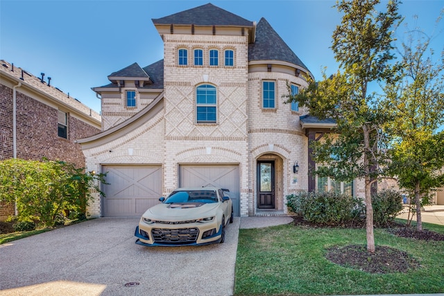 view of front of property featuring a front lawn and a garage