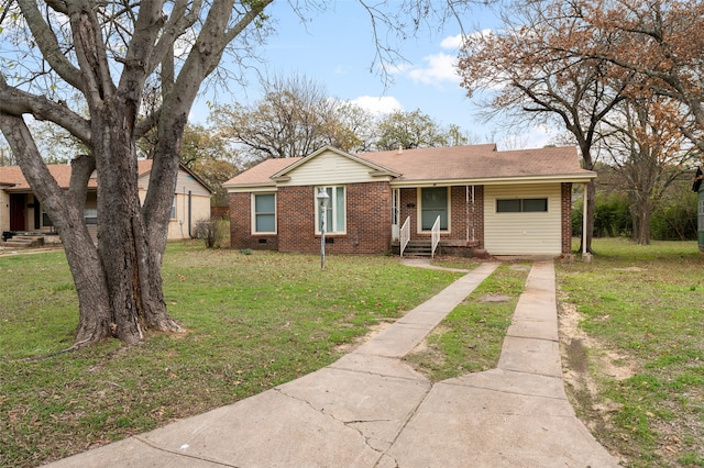 view of front of property featuring a front lawn