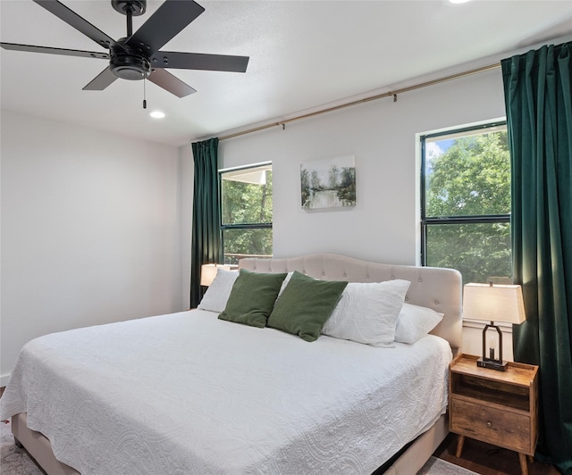 bedroom with ceiling fan