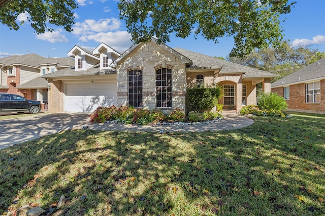 view of front of property featuring a front yard and a garage