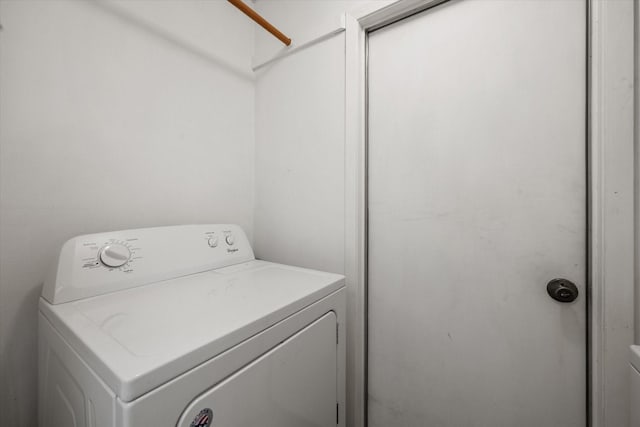 laundry area featuring washer / dryer