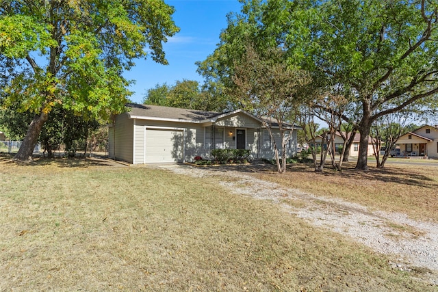 view of front facade featuring a garage and a front lawn