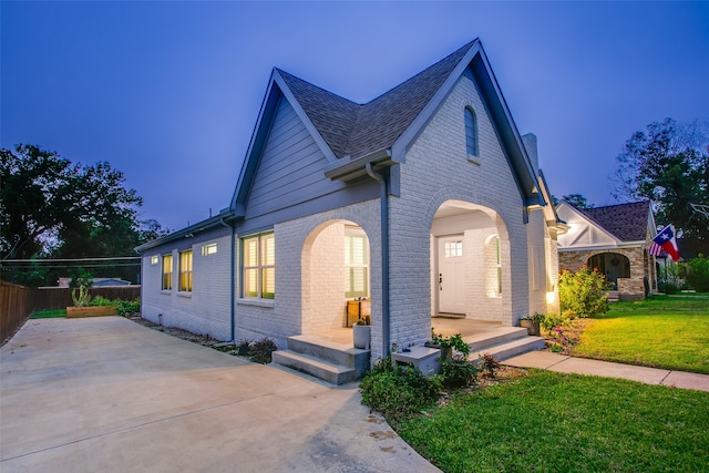 view of front of property with a lawn