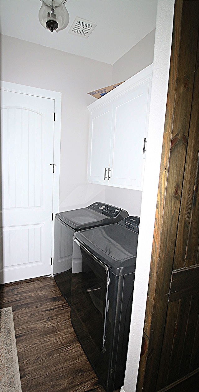 laundry area with cabinets, independent washer and dryer, dark hardwood / wood-style flooring, and ceiling fan