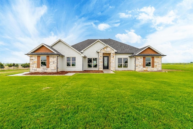 craftsman house featuring a front lawn