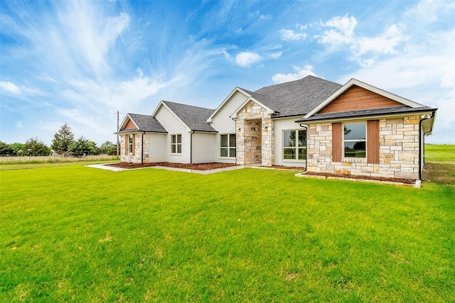 craftsman house with a front yard