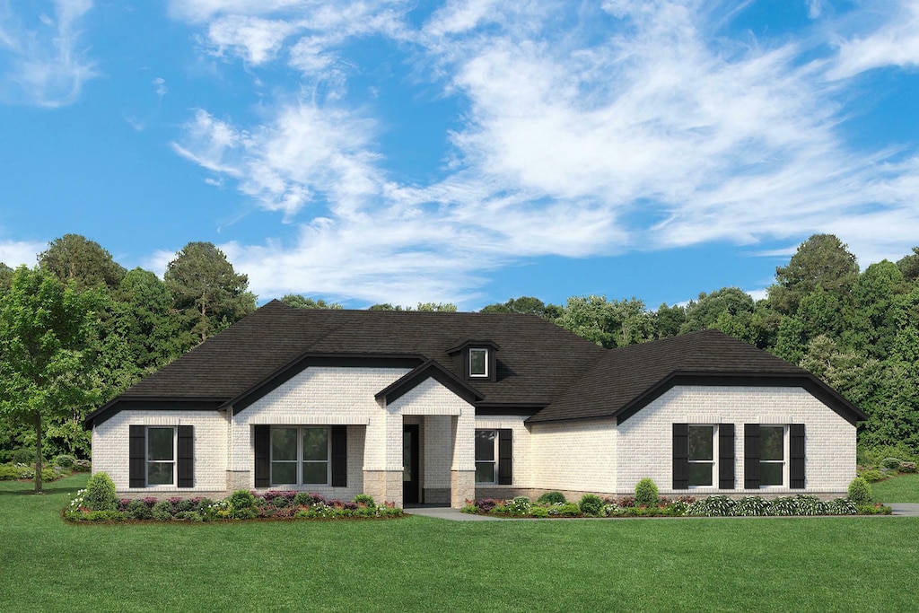 view of front of property featuring a front yard