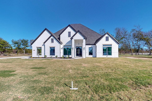 view of front facade with a front lawn