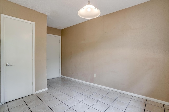 unfurnished room featuring light tile patterned floors