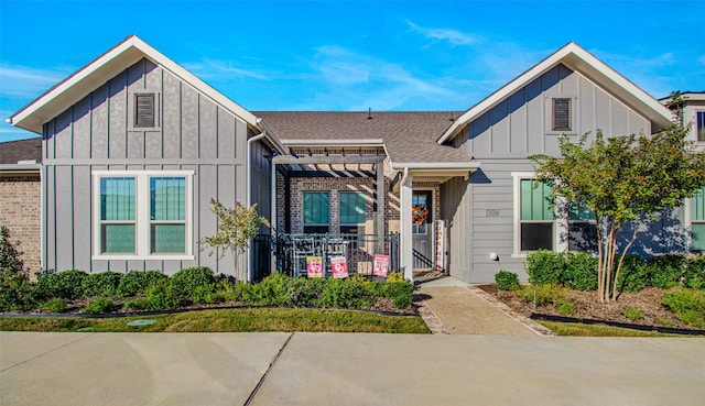 view of front of house featuring a pergola