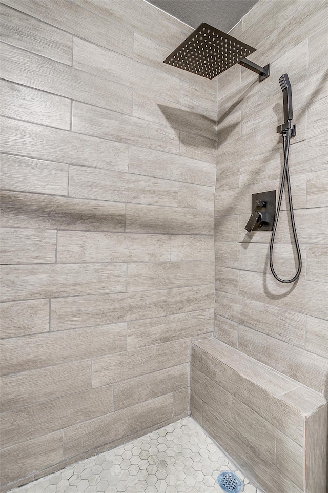 bathroom featuring a tile shower