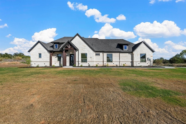 view of front of house featuring a front lawn