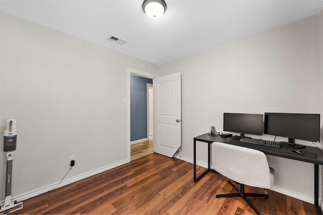 1246 Woodburn Trl, Dallas, TX 75241 - office area featuring wood finished floors and baseboards