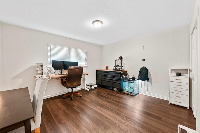 1246 Woodburn Trl, Dallas, TX 75241 - office featuring wood finished floors and baseboards