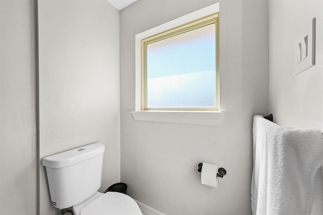 1246 Woodburn Trl, Dallas, TX 75241 - bathroom featuring toilet